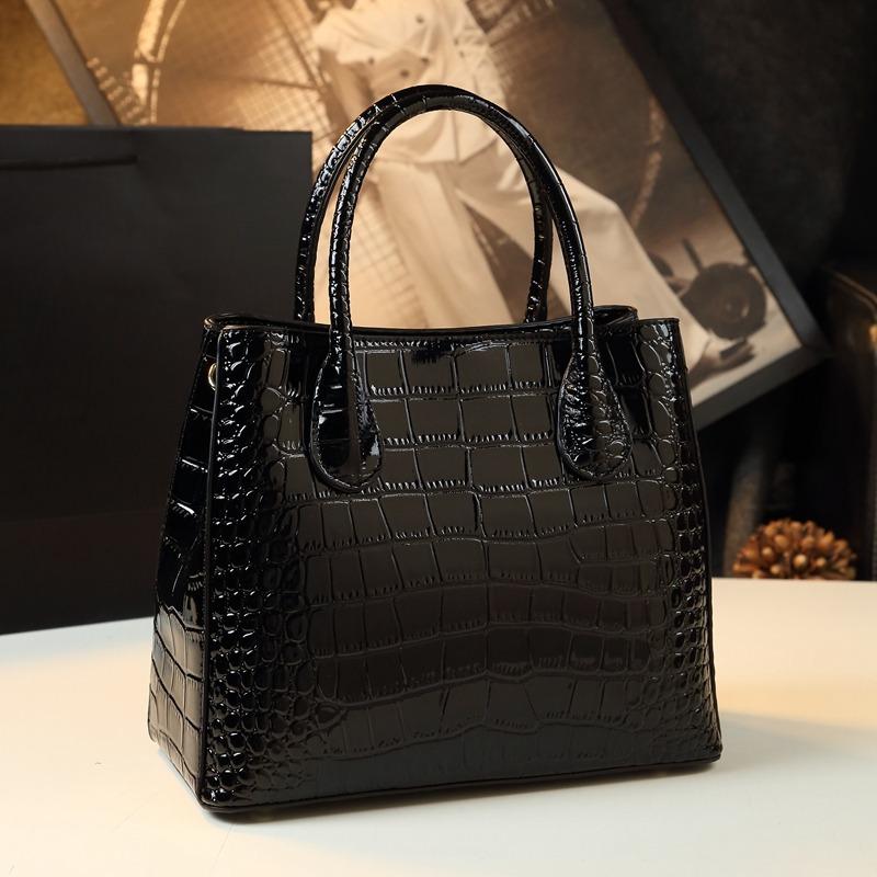 Sacs Mini & Micro  Femme | Sac Antigona Mini En Cuir Façon Crocodile Antigona Antigona